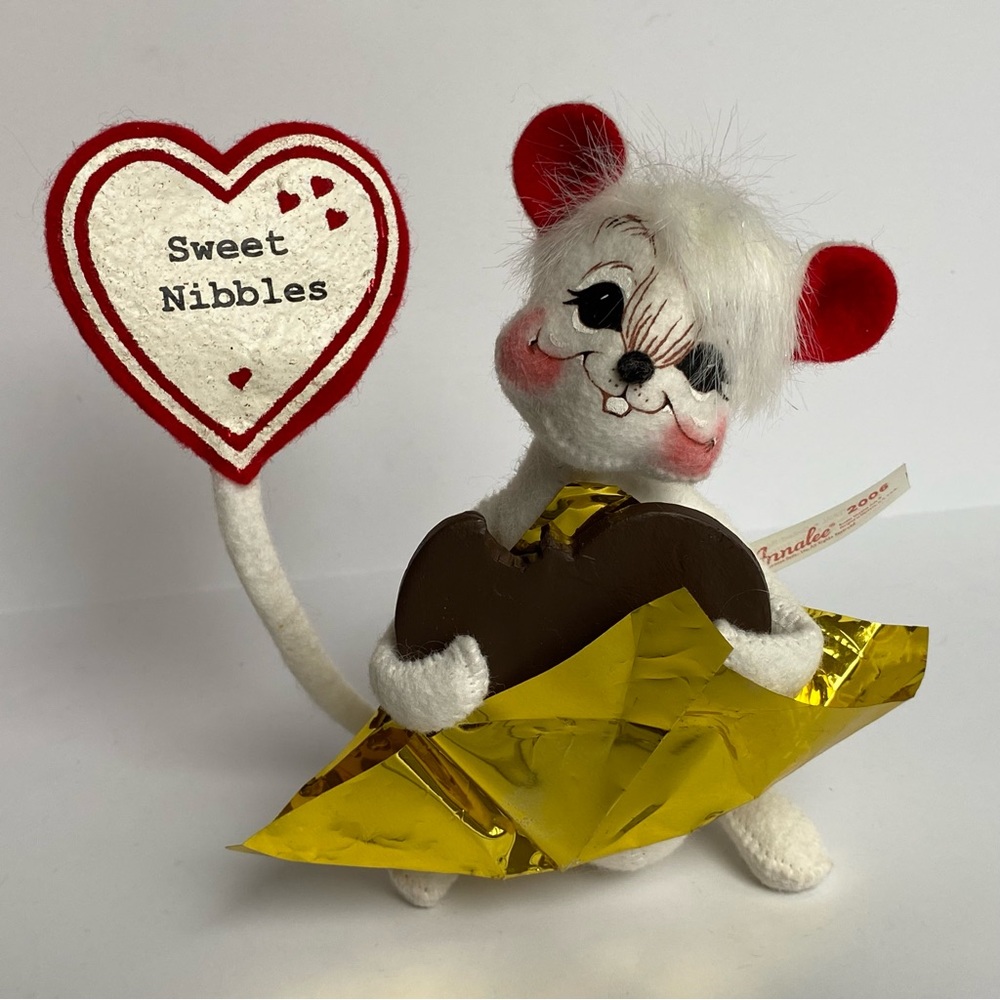 Annalee Doll Valentines Day White Mouse Sweet Nibbles Chocolate Foil 6” Heart